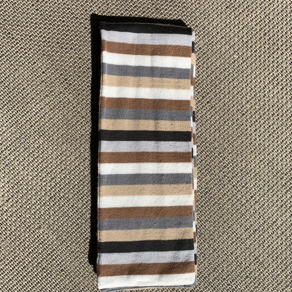 Gap-Scarf ⛄️ - Picture 3 of 5